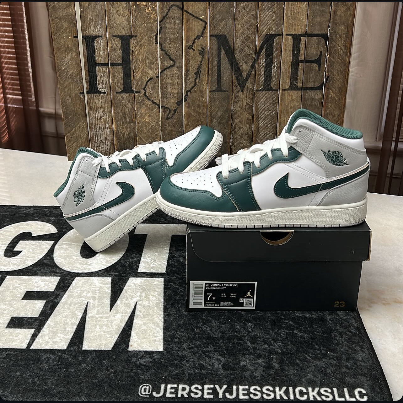 Air Jordan 1 Mid Green/Grey Youth size 7