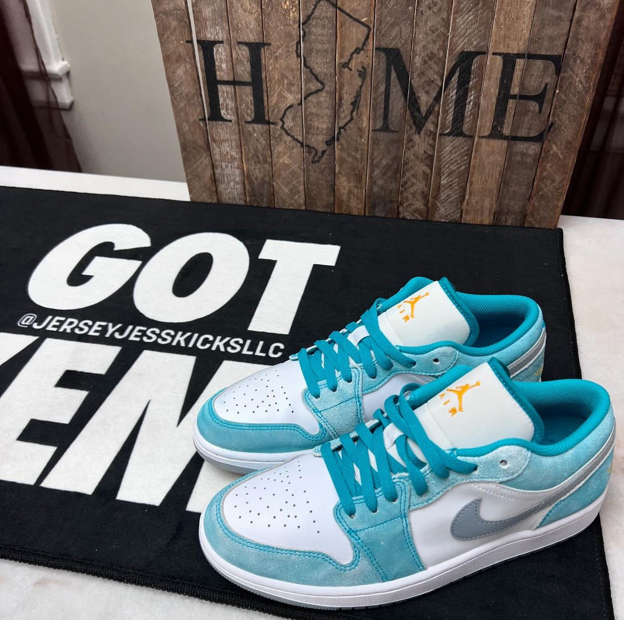 Air Jordan 1 Low Emerald does not come with a box Men’s size 9