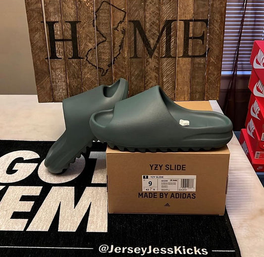 Yeezy Slide Men’s Size 9