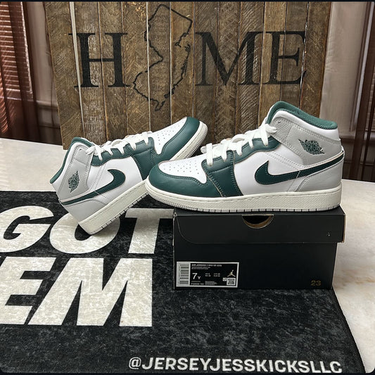 Air Jordan 1 Mid Green/Grey Youth size 7