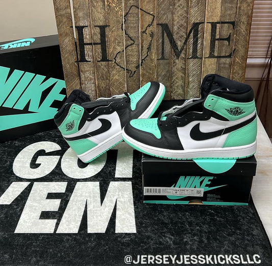 Air Jordan 1 High Green Glow Men’s size 11