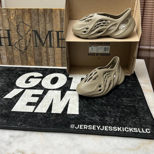 Yeezy Foam Runner Stone Taupe Men’s size 7