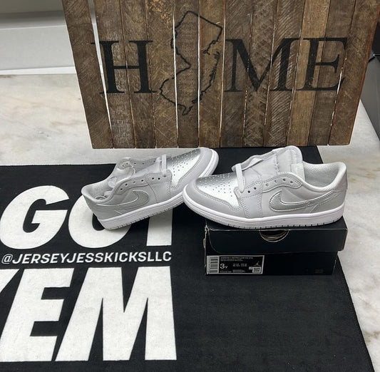 Air Jordan 1 Low Metallic Silver Preschool size 3